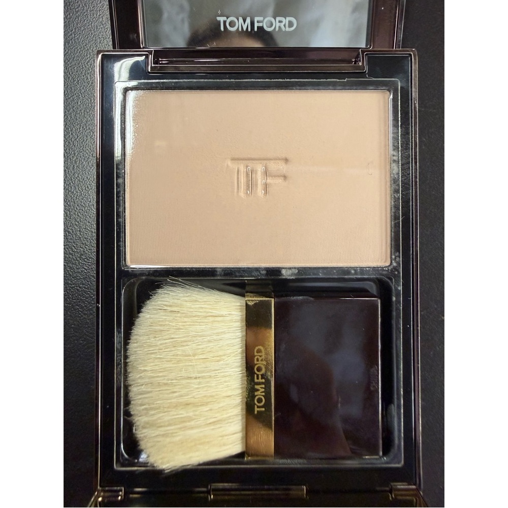 TOM FORD TRANSLUCENT FINISHING POWDER IN ALABASTER NUDE